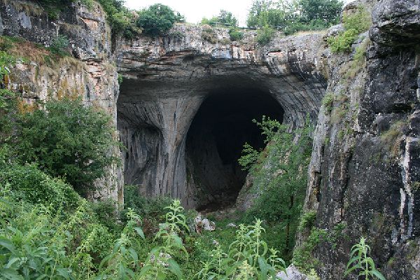 prohodna cave